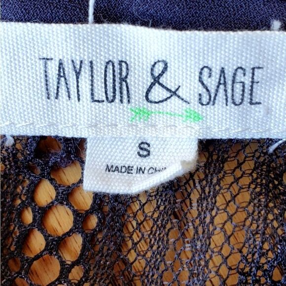 🔺️Taylor & Sage Medieval Blue High Neck Lacy Sleeveless Blouse Small - Picture 11 of 13